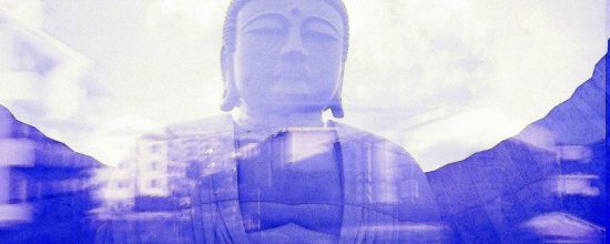 Large seated Buddha statue superimposed on buildings and a hillside, blue tones – double exposure, multiple exposure, n-fold exposure, superposition, 二重露光, 多重露光, n重露光, 重ね合わせ, 35mm colour film, olympus XA, Stefan Paulus